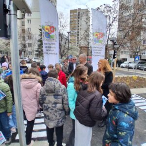 Първокласници и четвъртокласници се учиха на безопасно пресичане в район „Възраждане“ Първокласници и четвъртокласници се учиха на безопасно пресичане в район „Възраждане“