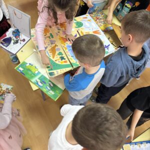 Добра практика в ДГ №118 „Усмивка“, район „Сердика“: „С любима книжка в ръка, на градина ти ела!“ – съвместна инициатива с участие на родители и гости по повод 2 април - Международен ден на детската книга Добра практика в ДГ №118 „Усмивка“, район „Сердика“: „С любима книжка в ръка, на градина ти ела!“ – съвместна инициатива с участие на родители и гости по повод 2 април - Международен ден на детската книга