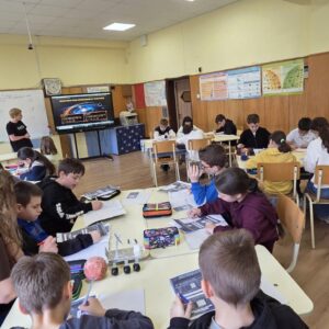 Добра практика в 128. СУ „Алберт Айнщайн“ - „Мисия: Космическо спасение“ – интегриран STEM урок по математика, човекът и природата, технологии и предприемачество и роботика Добра практика в 128. СУ „Алберт Айнщайн“ - „Мисия: Космическо спасение“ – интегриран STEM урок по математика, човекът и природата, технологии и предприемачество и роботика