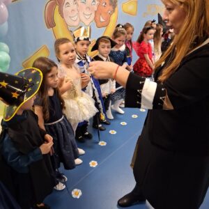 Нов STEM център и модерна библиотека отвориха врати в ДГ №125 „Усмивка“ в София Нов STEM център и модерна библиотека отвориха врати в ДГ №125 „Усмивка“ в София
