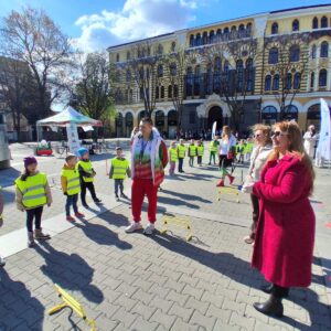 Светла традиция в центъра на София: Столични деца боядисаха великденски яйца Светла традиция в центъра на София: Столични деца боядисаха великденски яйца
