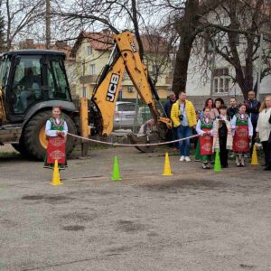 Първа копка на нов корпус и физкултурен салон в 5. ОУ „Иван Вазов“ Първа копка на нов корпус и физкултурен салон в 5. ОУ „Иван Вазов“
