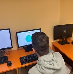 Добра практика в 200 ОУ „Отец Паисий“, с. Лозен - „Интерактивни проекти, базирани върху синтеза между различните изкуства“ Добра практика в 200 ОУ „Отец Паисий“, с. Лозен - „Интерактивни проекти, базирани върху синтеза между различните изкуства“