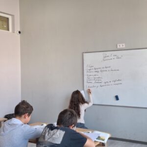 „Деца учат деца“ в 100.ОУ „Найден Геров“: Хоризонтално взаимодействие и лидерство в часовете по литература „Деца учат деца“ в 100.ОУ „Найден Геров“: Хоризонтално взаимодействие и лидерство в часовете по литература