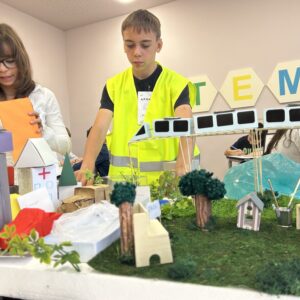 Добра практика в 10. СУ "Теодор Траянов" - "Умен и устойчив град" Добра практика в 10. СУ "Теодор Траянов" - "Умен и устойчив град"