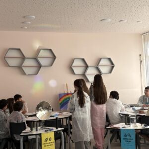 Добра практика в 10. СУ "Теодор Траянов"- "Изследване на светлината" Добра практика в 10. СУ "Теодор Траянов"- "Изследване на светлината"