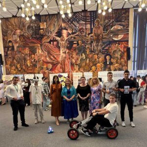 Стотици ученици и родители посетиха „Парад на професиите – План-прием VIII клас“ в София Стотици ученици и родители посетиха „Парад на професиите – План-прием VIII клас“ в София