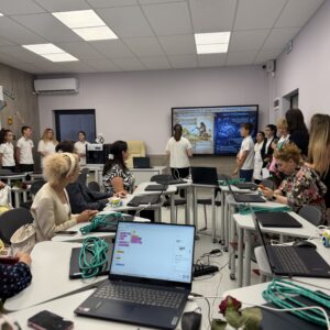 Д-р Лилова откри нов STEM център в столичното 43. ОУ Д-р Лилова откри нов STEM център в столичното 43. ОУ