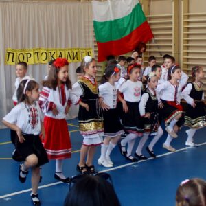 Добра практика в 17 СУ “Дамян Груев“ - „От розите до портокалите“ – авторски, интердисциплинарен, интегриран, интеркултурен и културоизграждащ открит урок-тържество с участието на ученици и родители Добра практика в 17 СУ “Дамян Груев“ - „От розите до портокалите“ – авторски, интердисциплинарен, интегриран, интеркултурен и културоизграждащ открит урок-тържество с участието на ученици и родители