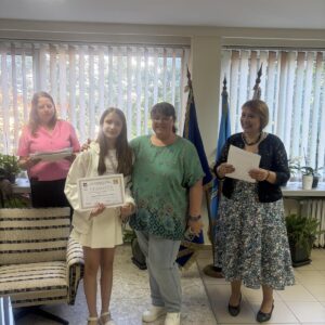 Д-р Лилова връчи грамотите на ученици с челните места на олимпиадата по РЕ Д-р Лилова връчи грамотите на ученици с челните места на олимпиадата по РЕ