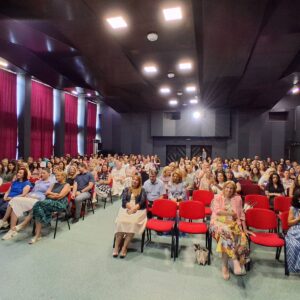Връчиха ежегодните награди на СО за принос в образованието Връчиха ежегодните награди на СО за принос в образованието
