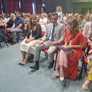 Връчиха ежегодните награди на СО за принос в образованието Връчиха ежегодните награди на СО за принос в образованието