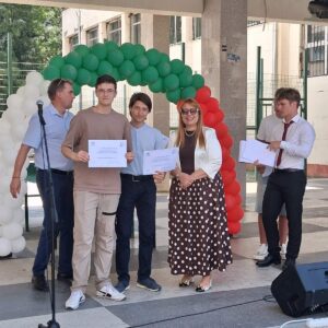 Д-р Лилова награди 40 ученици от НПМГ за доброволчество Д-р Лилова награди 40 ученици от НПМГ за доброволчество